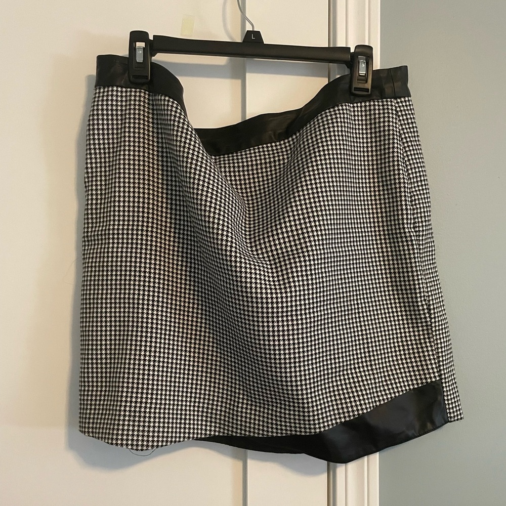 Black and white checked houndstooth skirt with leather accent